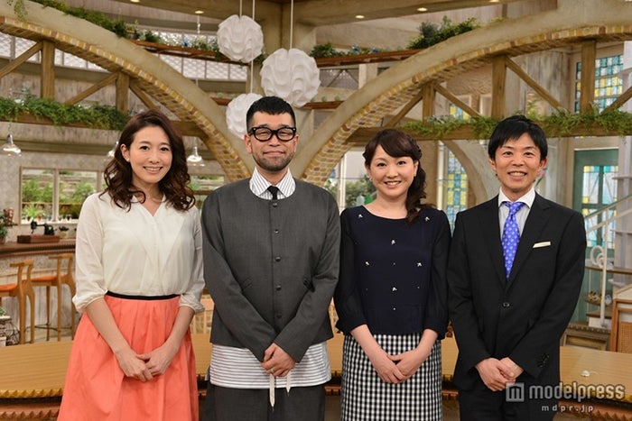 “夕方の顔”が続々称賛 槇原敬之「どんなときも。」越える名曲となるか/写真左から:村西利恵アナウンサー、槇原、藤本景子アナウンサー、岡安譲アナウンサー【モデルプレス】