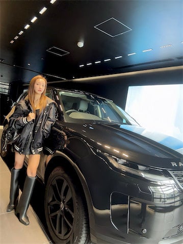 板野友美、イカツイ超高級新車を披露も…厳しすぎる車内ルールに反響「他人が乗りにくいやつだ」