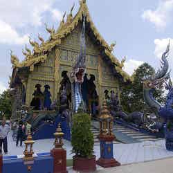 Wat Rong Suea Ten (Templo Azul), Chiang Rai, Tailandia by Edgardo W. Olivera