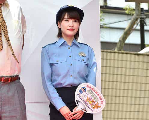 岸明日香、警官姿で美脚あらわ「出世するために…」