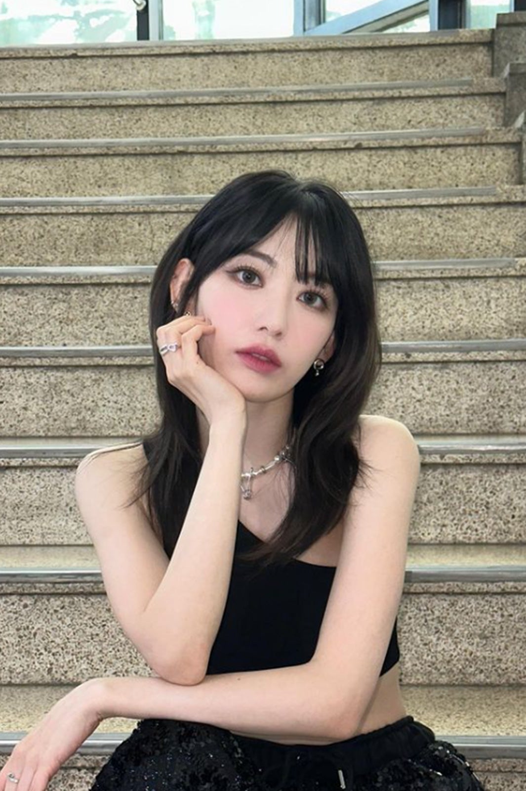 【K-POP界でレイヤーカット再ブーム到来】LE SSERAFIM宮脇咲良・aespaウィンター・TWICEジヒョも…自在アレンジに注目