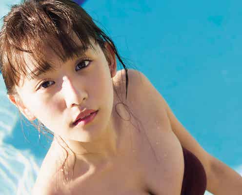 スパガ浅川梨奈、谷間くっきり豊満バストあらわ
