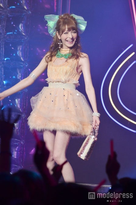 藤井リナ、木下優樹菜らが最新春ファッションを披露　「ViViNight 2012」＜写真特集＞