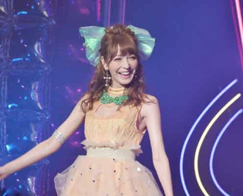 藤井リナ、木下優樹菜らが最新春ファッションを披露 「ViViNight 2012」<写真特集>