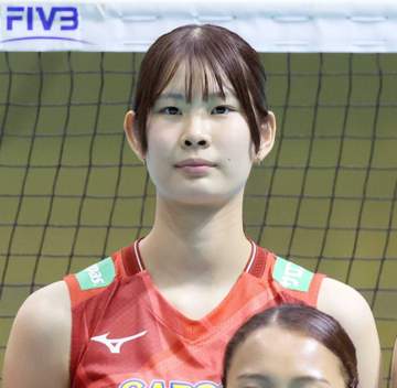 「美の競演」バレー女子優勝チームが雰囲気一変のドレス姿で登壇 日本代表選手、レジェンド監督も 「美人さんばかりだ」と反響