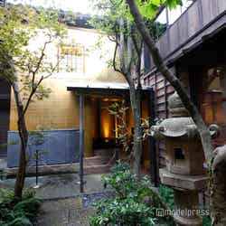 外壁を純金プラチナ箔で仕上げた蔵は必見(C)モデルプレス