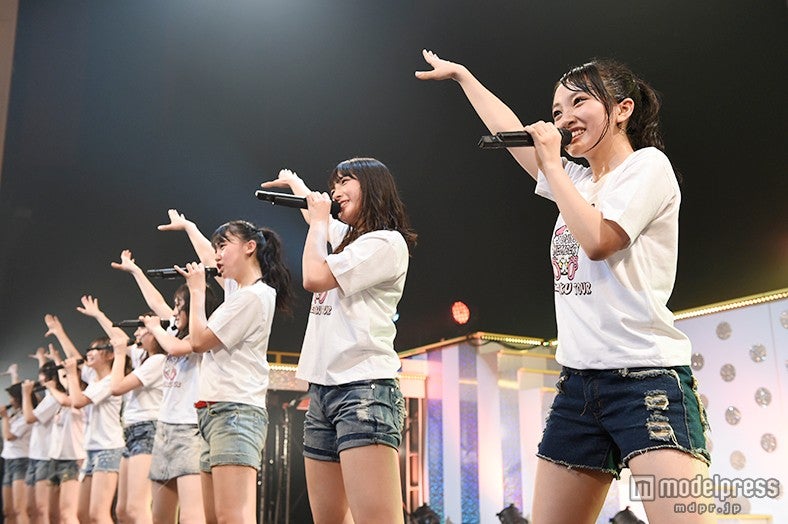 長崎県・長崎ブリックホールで公演を行ったAKB48ヤングメンバー（C)AKS