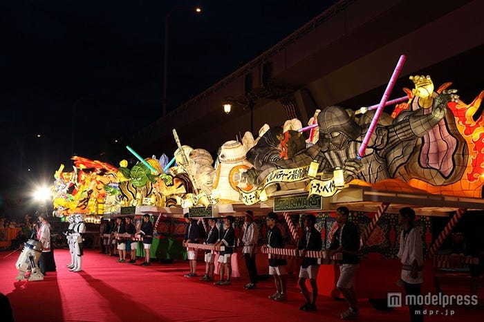 初お披露目された4台の“スター・ウォーズねぶた”(C)2015Lucasfilm Ltd.&TM.All Rights Reserved