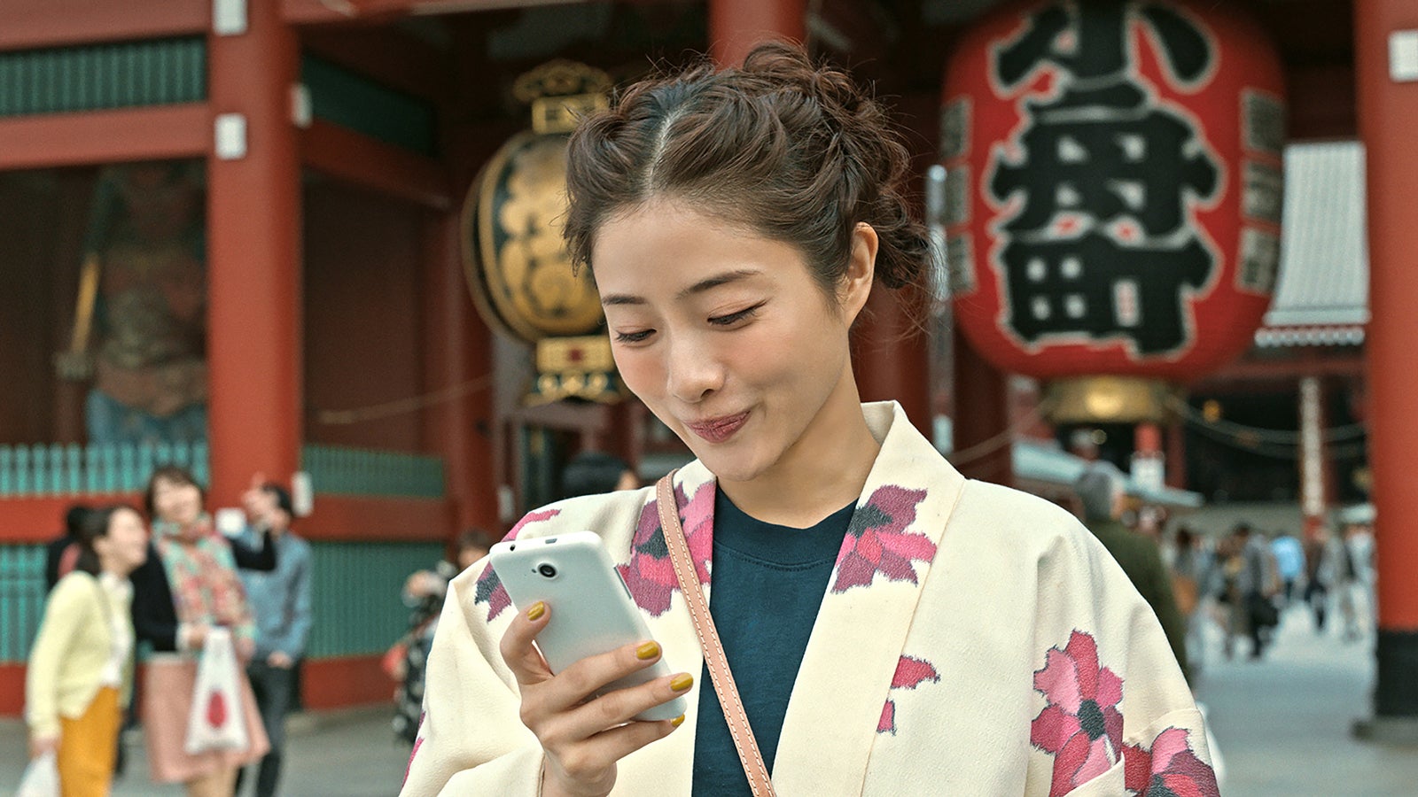 石原さとみ／新CM「浅草_遊びが生まれ続ける」篇より（提供写真）