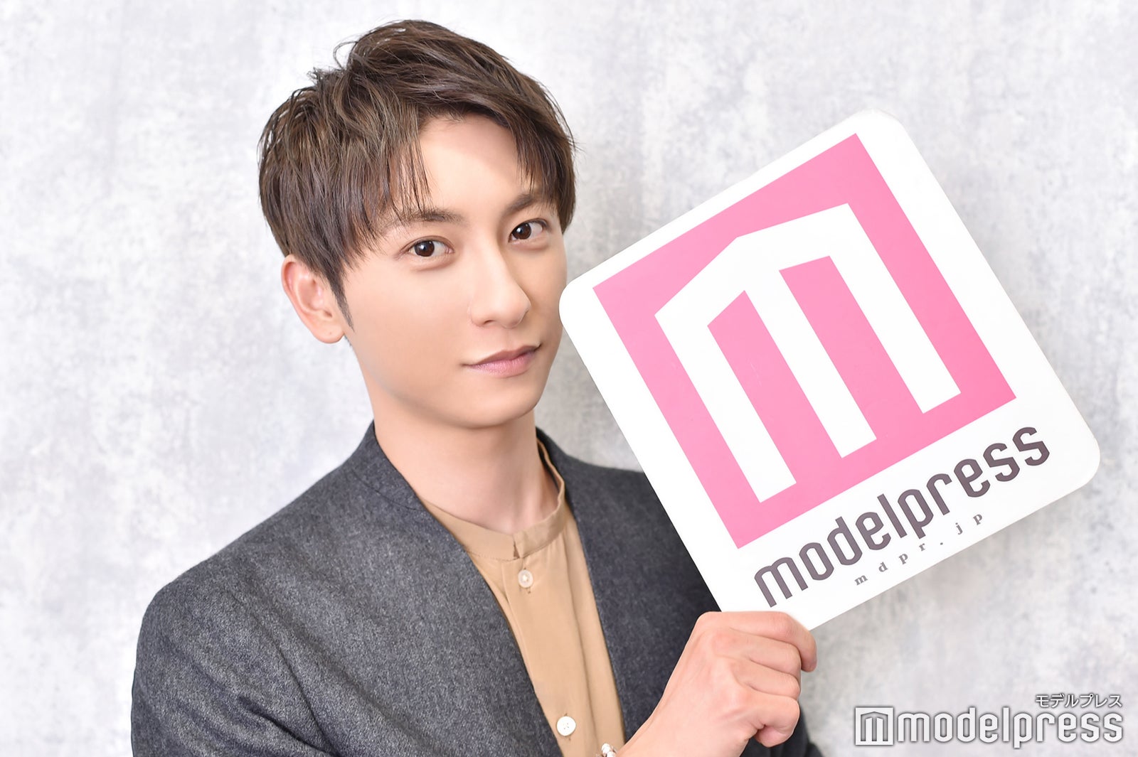 終了】AAA與真司郎、直筆サイン入りチェキプレゼント【1名様