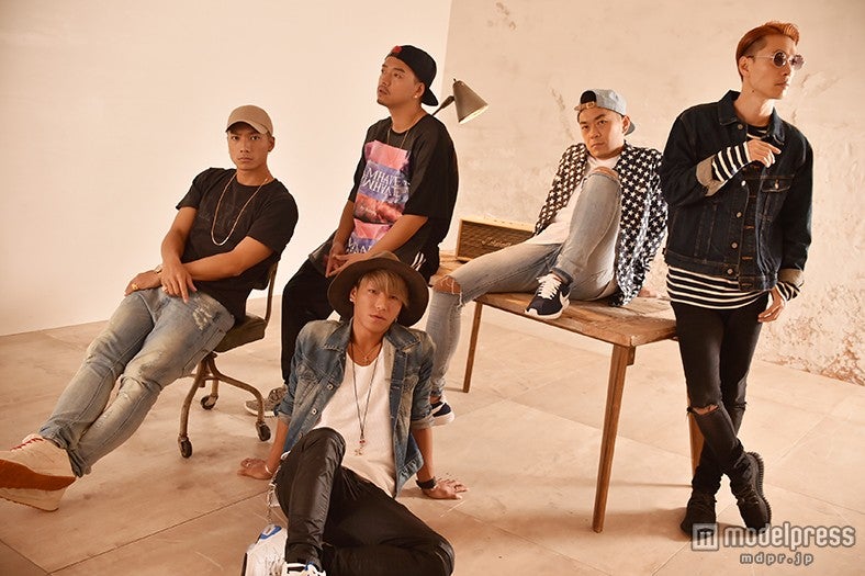 （手前から時計回り）KAZUKI、SWAY、KUBO-C、GS、P-CHO