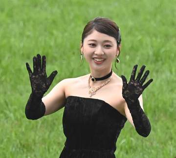 元日向坂アイドルが川崎フロンターレの試合で始球式 ユニ姿での登場にファン「最高コラボ」と反響
