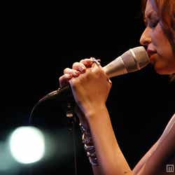 「MTV Unplugged」に出演したBENI