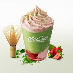 モデルプレス - マックカフェ、人気の抹茶シリーズに洋テイストのいちごフラッペが仲間入り
