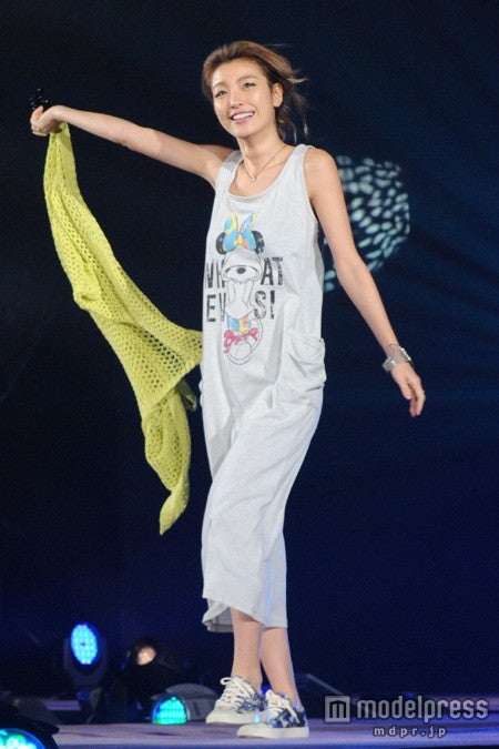 ＜速報＞木下優樹菜、リラックススタイルでキュートな笑顔満開　　「GirlsAward 2013 S／S」