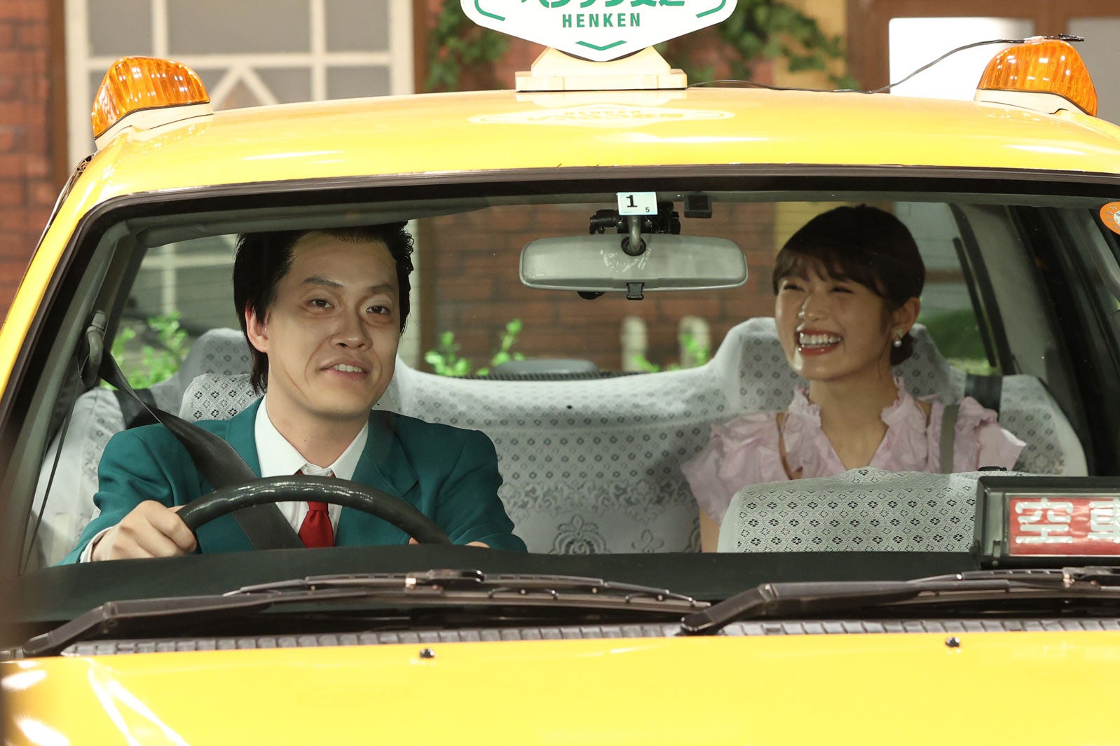 粗品、渋谷凪咲（C）フジテレビ