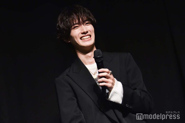 全問正解で余裕の笑みを見せる山中柔太朗 (C)モデルプレス