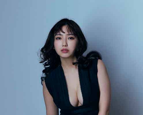 沢口愛華、SEXYボディスーツで美バスト大胆披露 新ムック第1号カバー登場