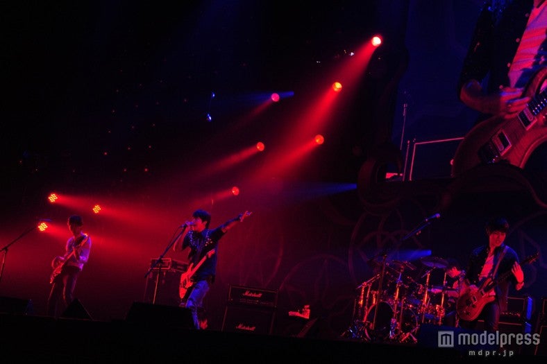 バラエティに富んだサウンドで会場を盛り上げたCNBLUE