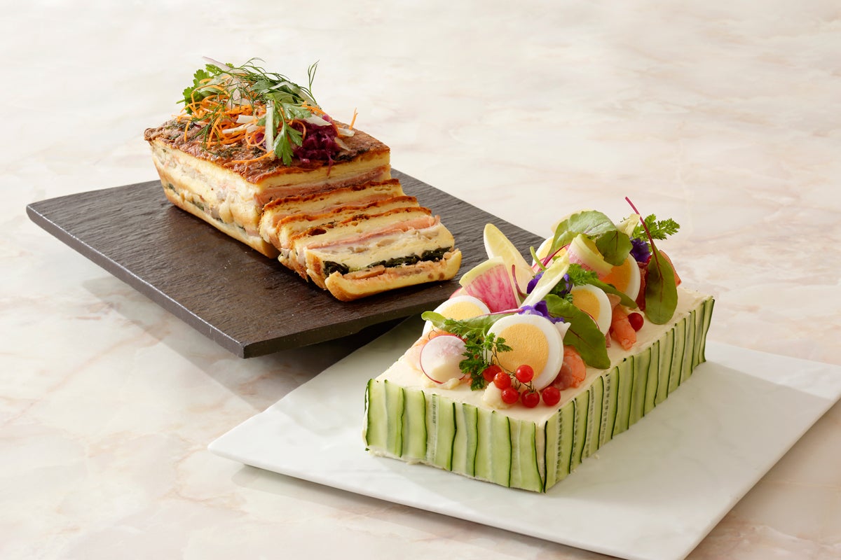 スモーガストルタ、クロックケーキ／画像提供：横浜ベイシェラトン ホテル＆タワーズ