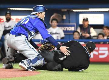 バットが直撃の川上審判員 家族が現状報告のメッセージ「今後もリハビリや治療を継続」「共に歩んでいく所存」【全文】