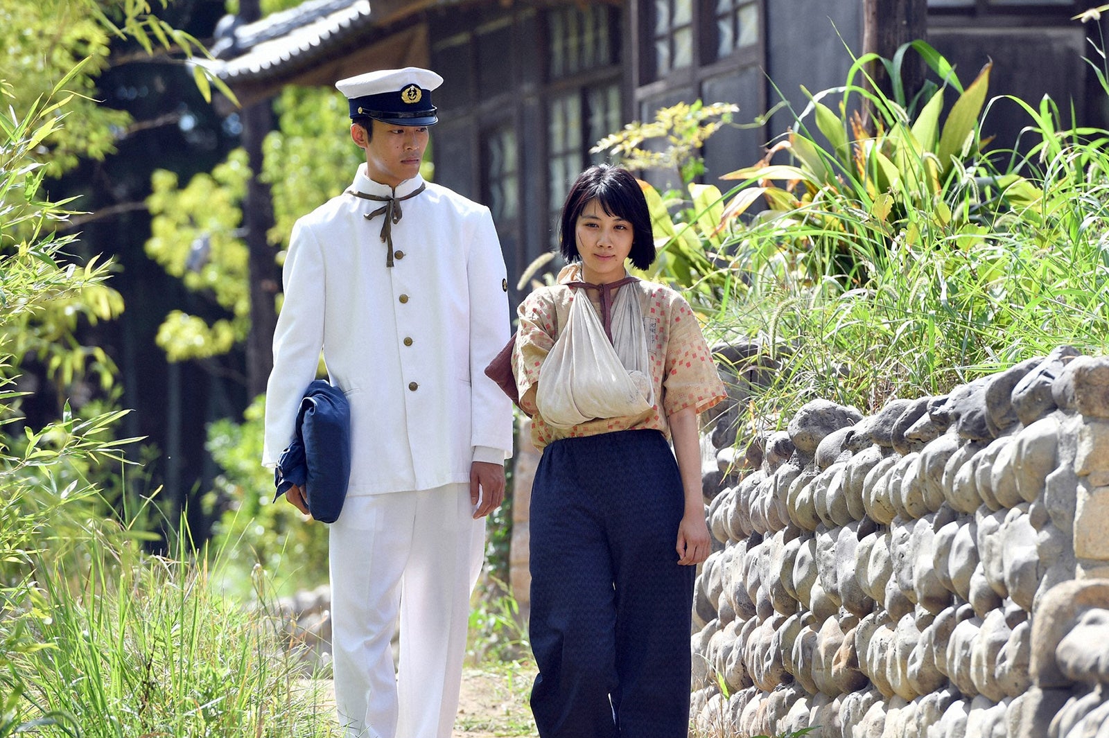 松坂桃李、松本穂香／「この世界の片隅に」第8話より（C）TBS