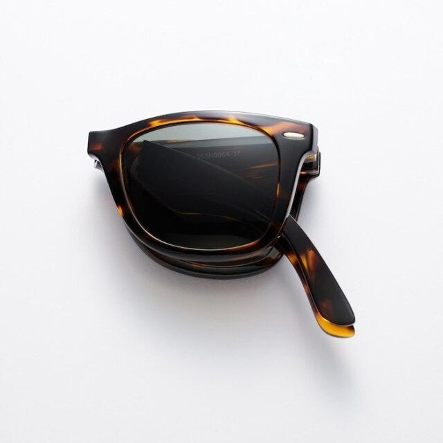 ユニクロ　uniqlo　レディース　おすすめ　オススメ　コスパ　2023　紫外線対策　暑さ対策　日よけ対策　UVカット　紫外線カット　人気アイテム　人気　夏　ウェリントンフォールディングサングラス　フォールディングサングラス　サングラス　折りたたみ　折り畳み　コンパクト　ウェリントンサングラス　ウェリントン型サングラス　ウェリントン　ブラウン