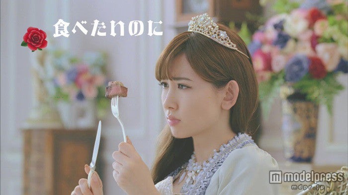 小嶋陽菜／口内炎治療薬「トラフル軟膏」の新CM「コジハル、トラフル」篇