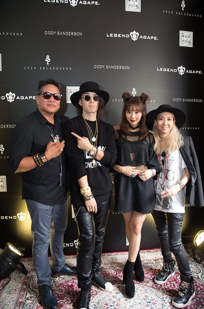 Cody Sanderson(Cody Sandersonデザイナー)、VANNESS WU、池端レイナ、Motomi Sasaki(KiNG Customデザイナー) (提供写真)