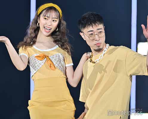 中町兄妹、お馴染みポーズ巡りハプニング?息ぴったりの“膝乗せ”も<TGC 2022 S/S>