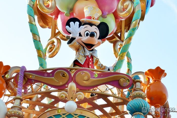 お昼のパレード「ハピネス・イズ・ヒア」