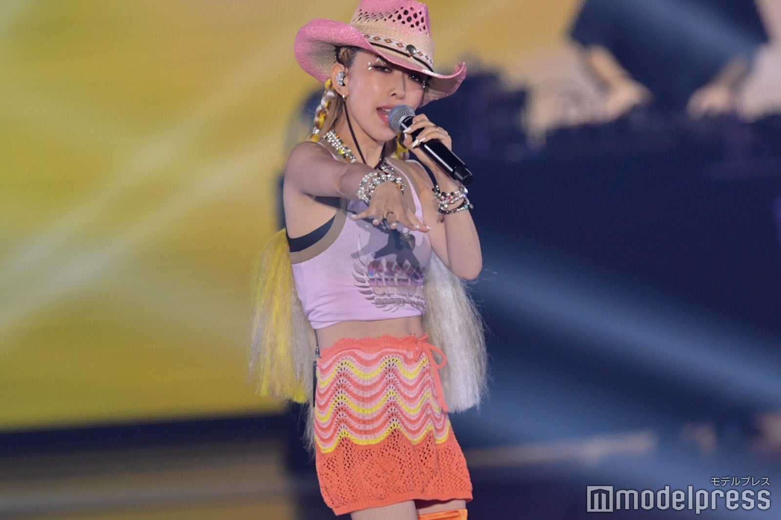 加藤ミリヤ「関コレ」ダンサーとのコラボステージで夏らしさ満載 リリース前の新曲披露も＜関西コレクション2022A／W＞