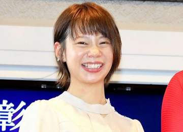 「メガネ似合いすぎてかわいすぎる」 高木菜那さん連休明けに「最近メガネ率多い」と投稿 SNS「まー可愛い！」「素敵です」