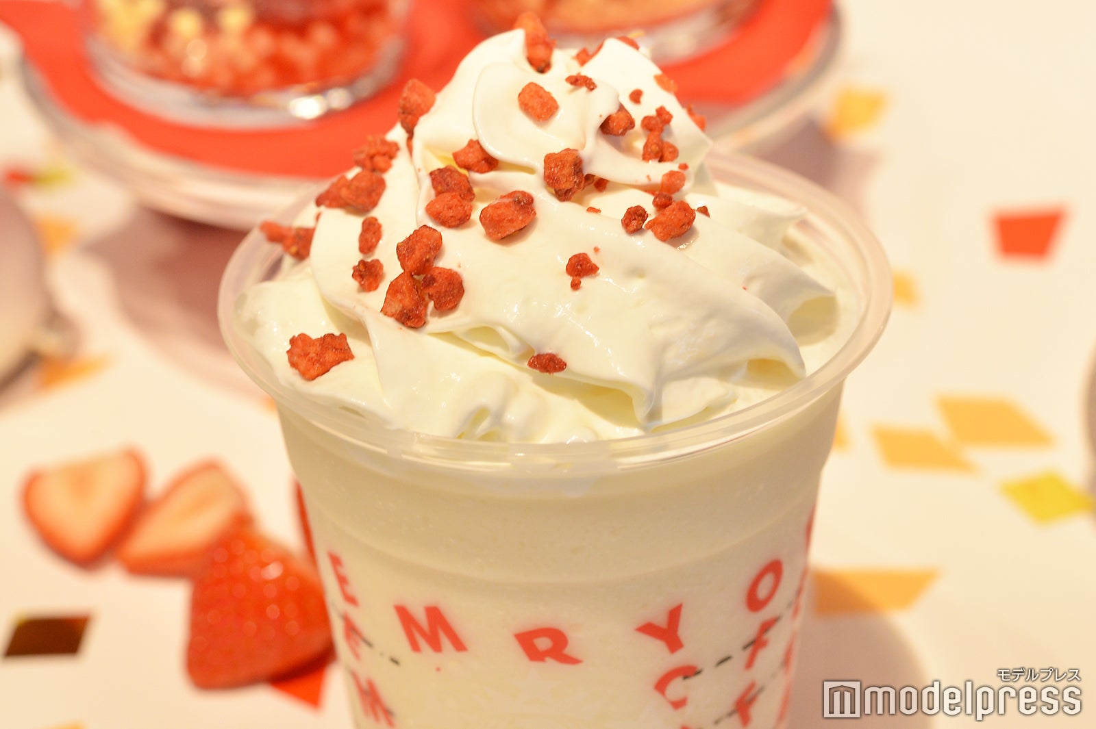 「メリーストロベリー ケーキ フラペチーノ 」（C）モデルプレス