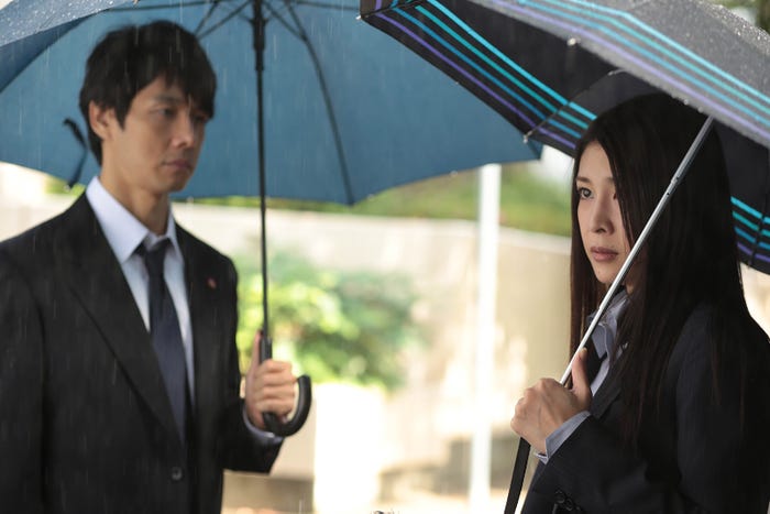 西島秀俊、竹内結子さん/「ストロベリーナイト(映画)」 (C)2013 フジテレビジョン S・D・P 東宝 共同テレビジョン FNS27社 光文社