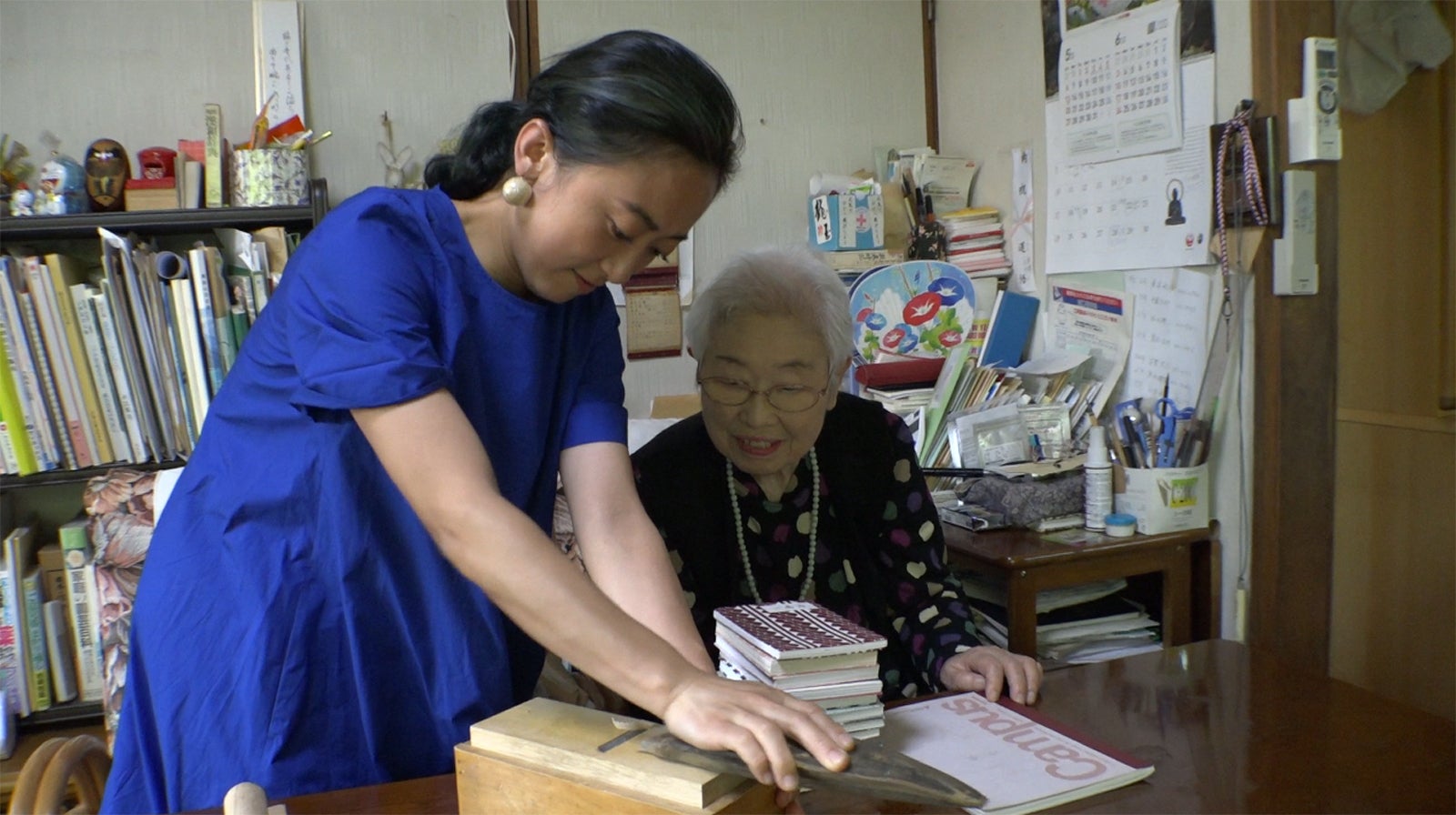 永松真依（左）（写真提供：カンテレ） 