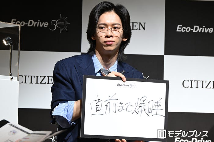イベント直前まで寝ていたユーキを暴露するリョウガ(C)モデルプレス