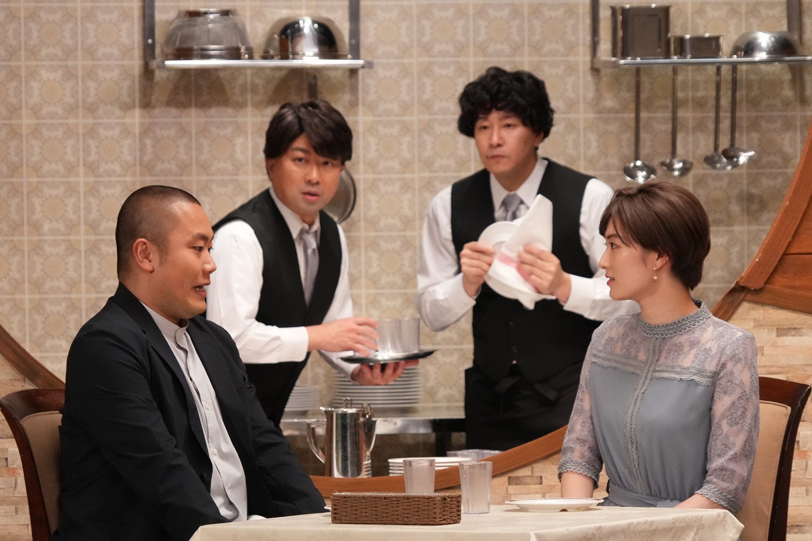 「一世一代のプロポーズ」左から）岡部大、松尾駿、長田庄平、高月紗良（C）フジテレビ