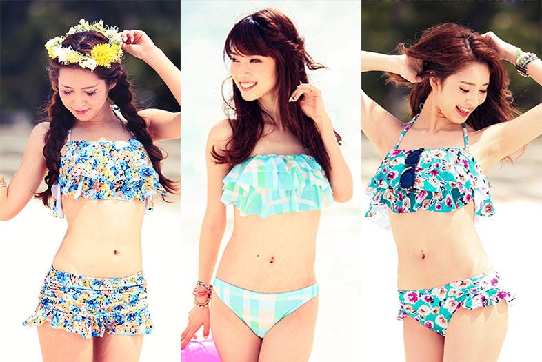 小胸悩みを解消！胸元フリルビキニでモテ確定