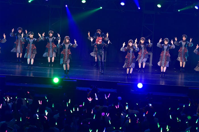 きゃりーぱみゅぱみゅ×けやき坂46(PHOTO:TEAM LIGHTSOME)