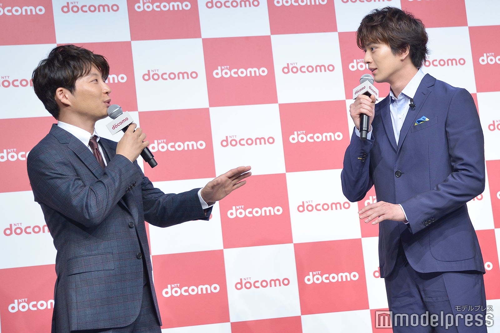 星野源、新田真剣佑 （C）モデルプレス