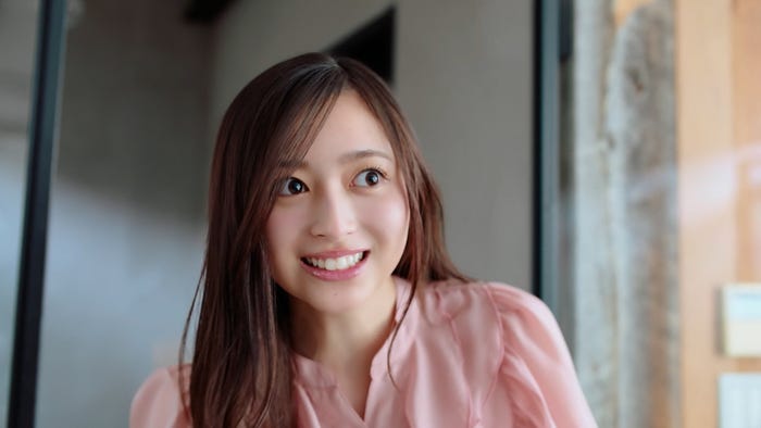 乃木坂46/新TVCM「メイク仕上げの新習慣!」篇(C)乃木坂46LLC