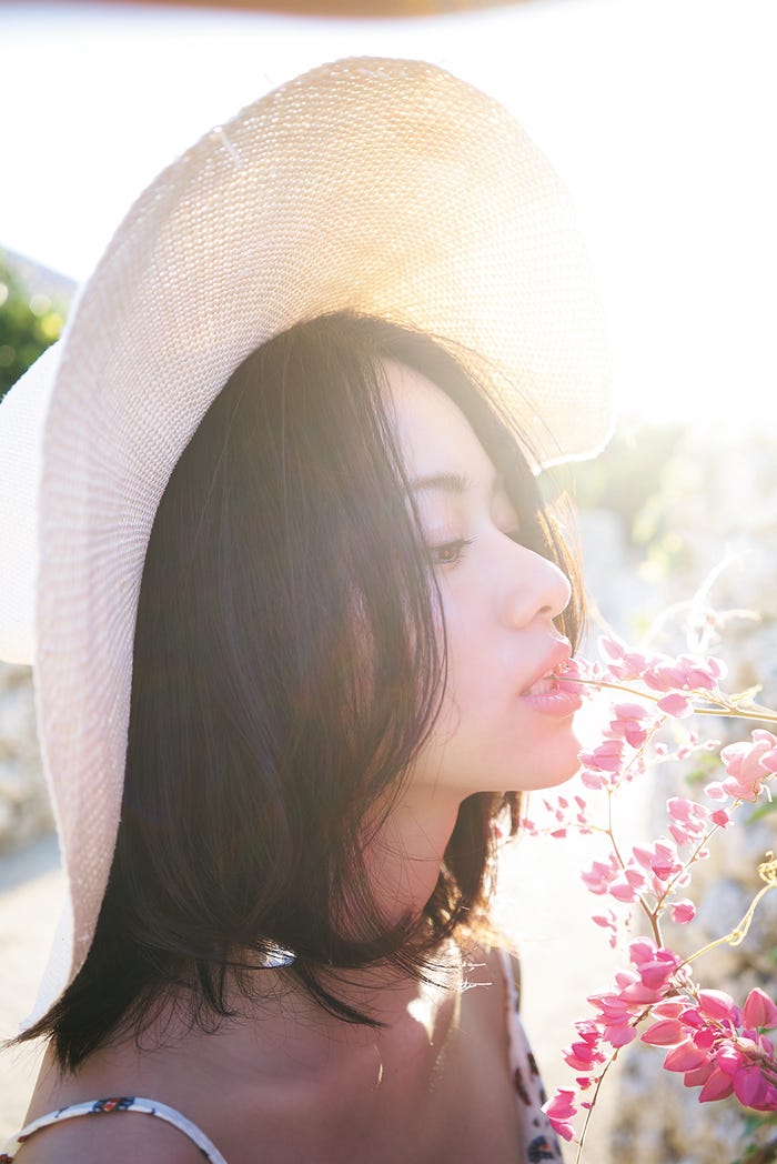 山本舞香写真集「サニー/ムーン」 鈴木心(撮影)講談社