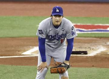 大谷翔平が場外弾浴びる メジャー2年目に確信の一撃を被弾 マウンドで悔しさにじませる 自身の打席ではホームランキャッチの悲劇