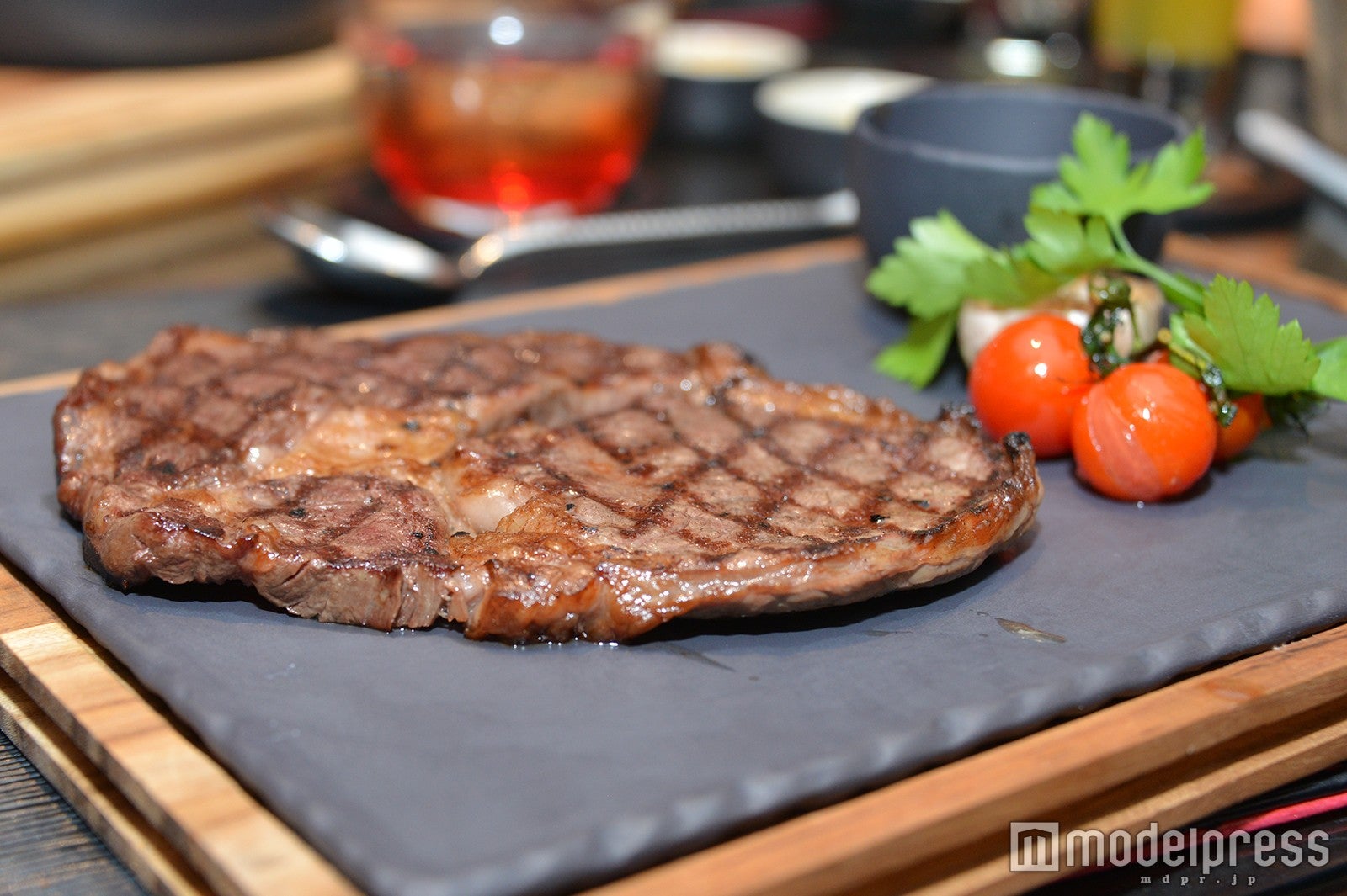 レッドラベル和牛リブアイ霜降り（C）モデルプレス