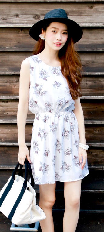 大人フラワープリントノースリーブワンピース「salus」3,490円（税込）