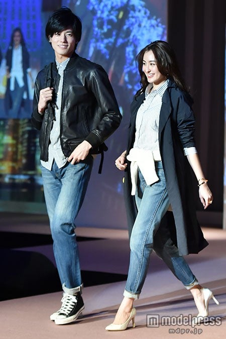 岩永徹也（左）