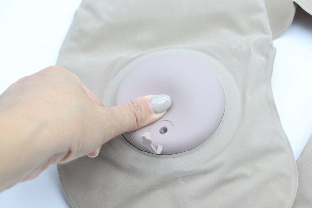 手動プレス式ネックピロー（収納袋付）　空気注入