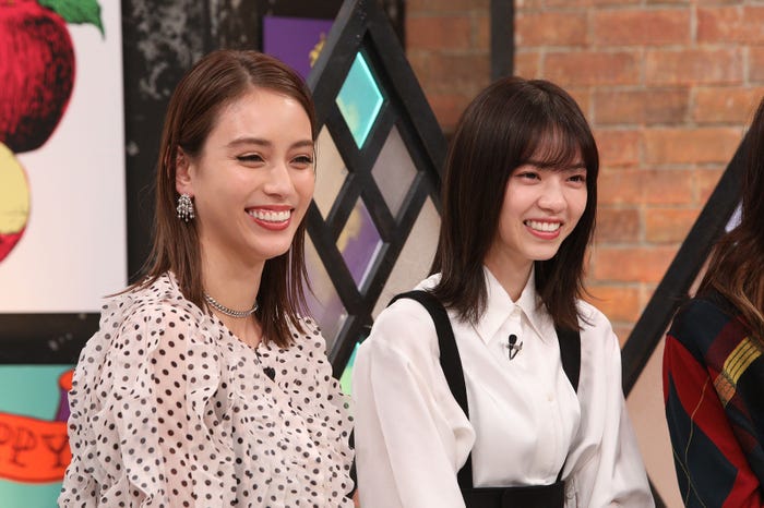 滝沢カレン、西野七瀬(C)カンテレ