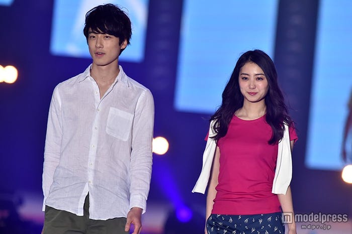 (左から)坂口健太郎、高田里穂